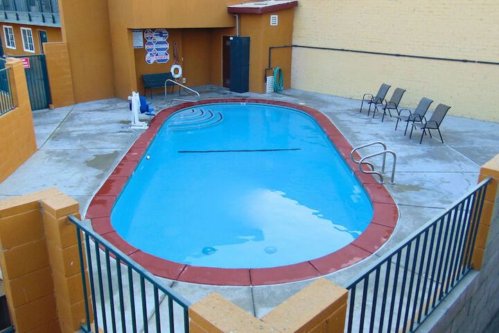 Corcoran Country Inn