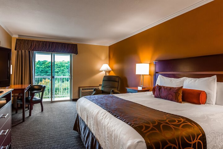 Best Western Plus Landmark Inn
