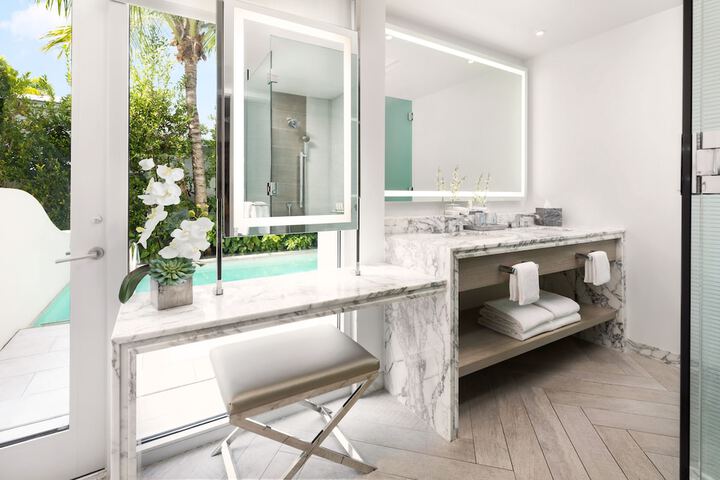 H2O Suites - Adults Only