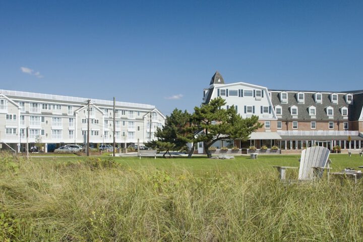Newport Beach Hotel & Suites