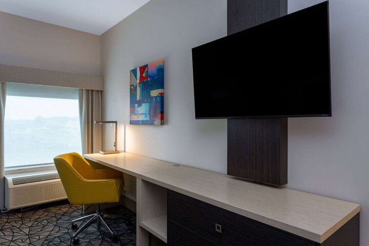 Room 27 of 35