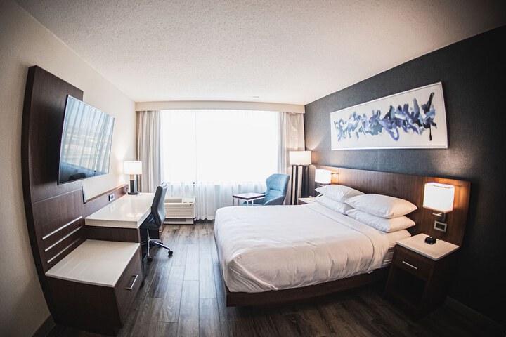 Delta Hotels by Marriott Cincinnati Sharonville
