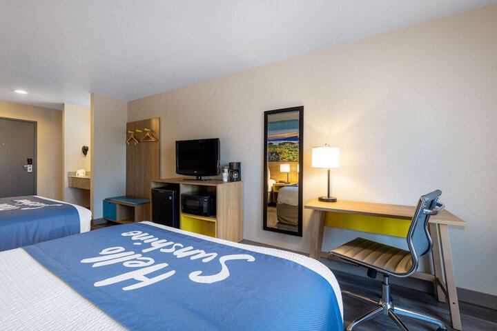 Room 8 of 28
