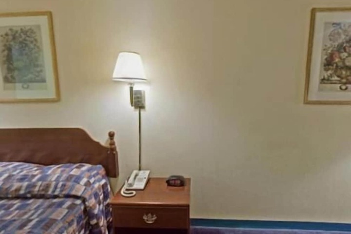 Room 18 of 29