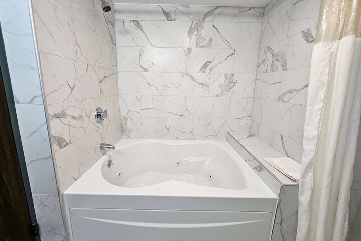 Room 6 of 15