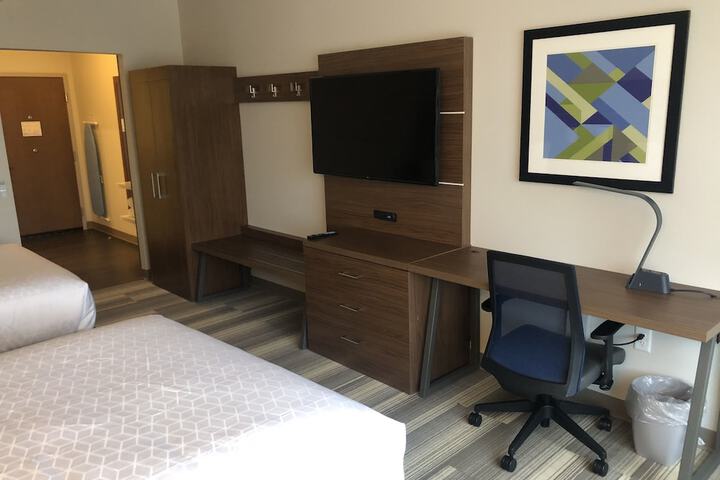 Holiday Inn Express & Suites Madison West - Middleton by IHG