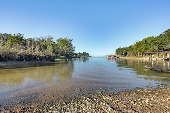 Game Room Trails! 30-acre Lakefront Streetman Gem