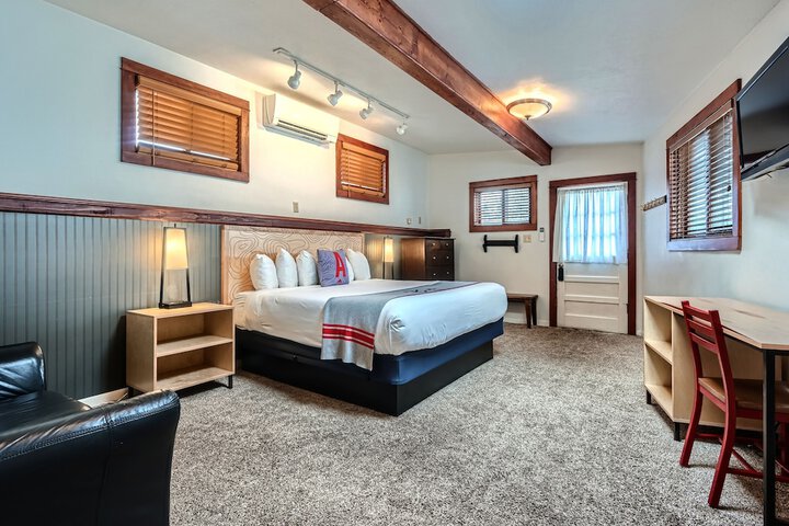 Room 37 of 137