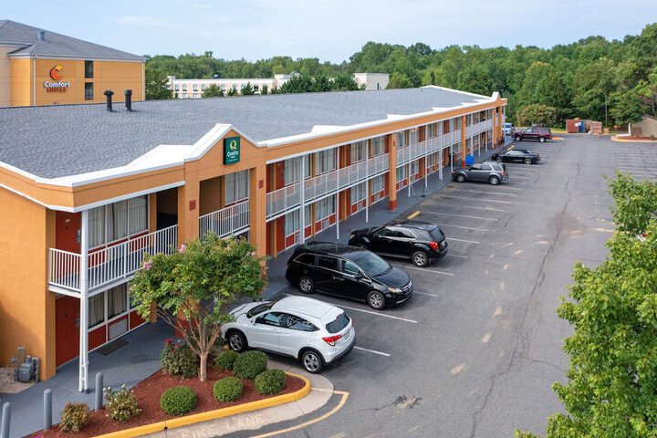 Hotel 5 of 50
