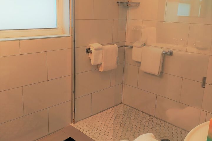 Room 143 of 177