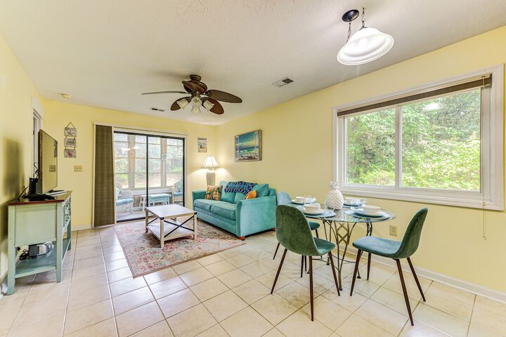 7 Mi to North Myrtle Beach: Condo w / Pool Access