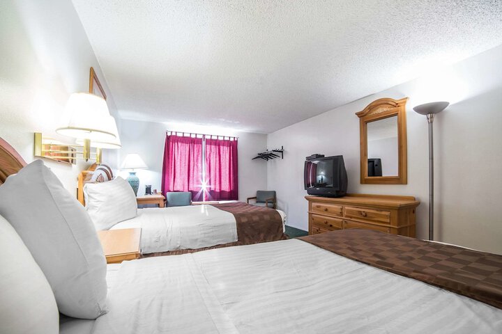 Room 11 of 25