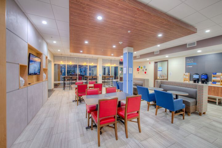 Holiday Inn Express & Suites Remington by IHG