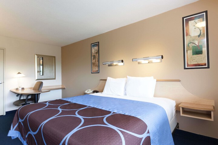Room 15 of 15