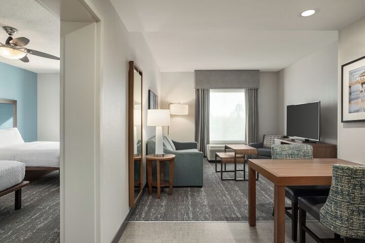 Homewood Suites by Hilton Fort Myers Airport / FGCU