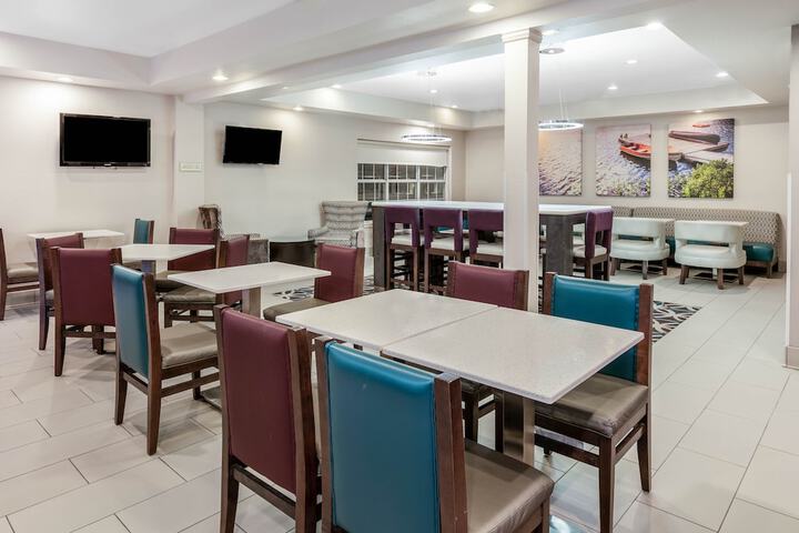 La Quinta Inn & Suites by Wyndham Rockwall