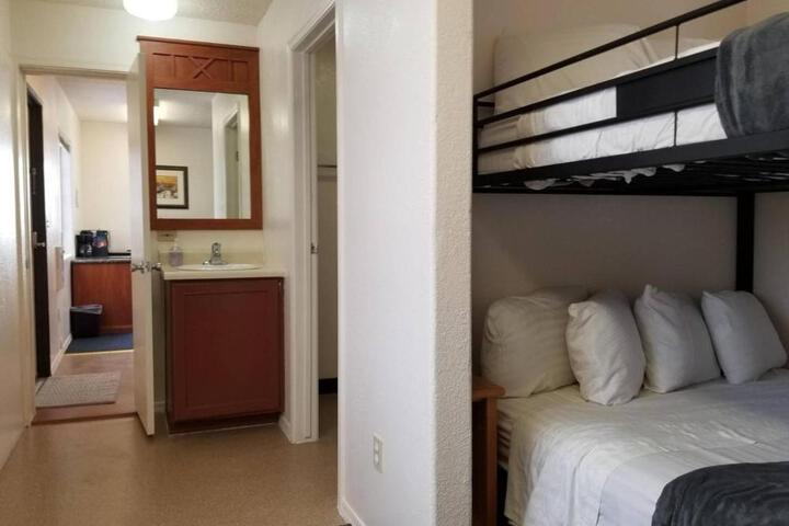 Private Grand Canyon Suite Sleeps 6 2BR 2BA 20 Mins to S Rim in Valle