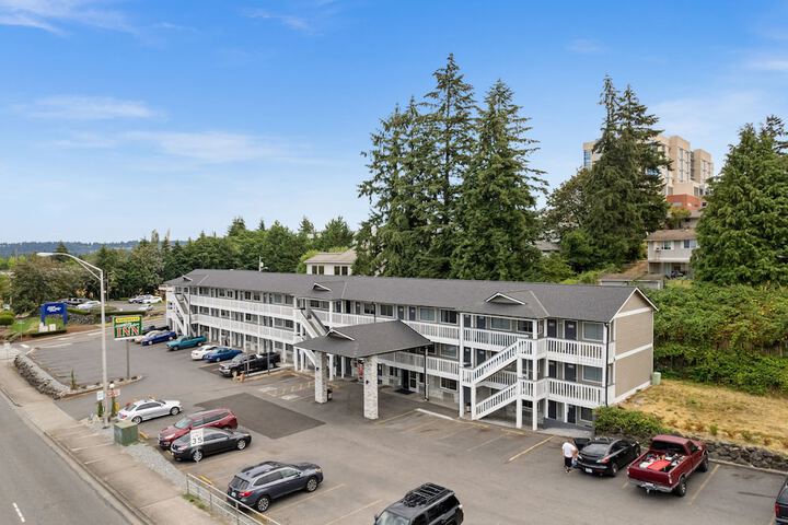 Basecamp Puyallup a Travelodge by Wyndham