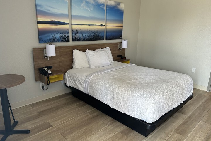 Room 8 of 22
