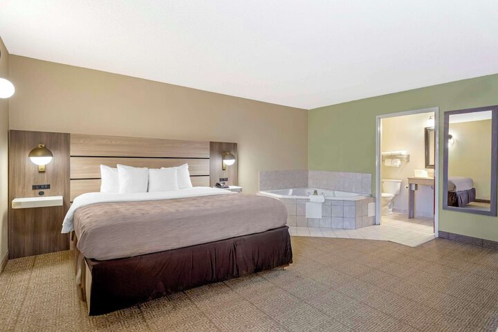 Room 21 of 33