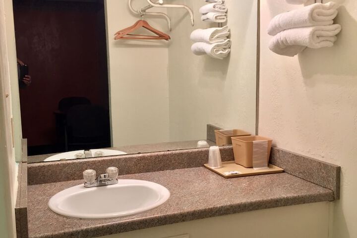Room 9 of 17