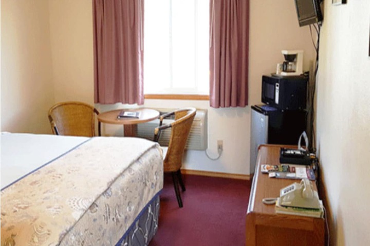 Room 32 of 84