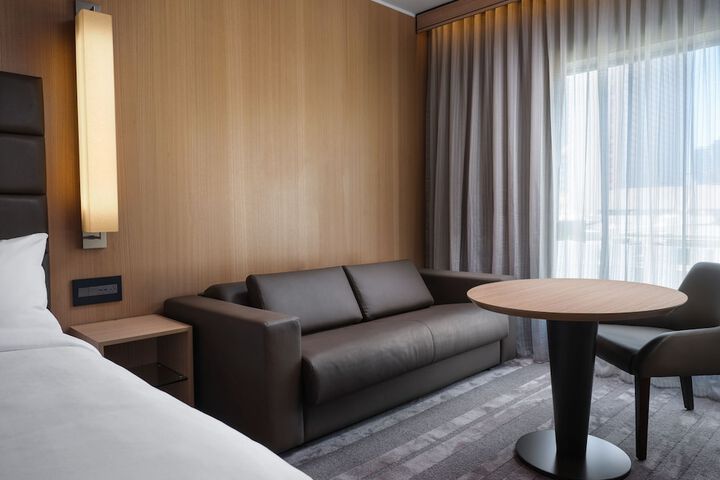 Room 27 of 64