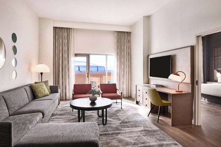 Room 32 of 65