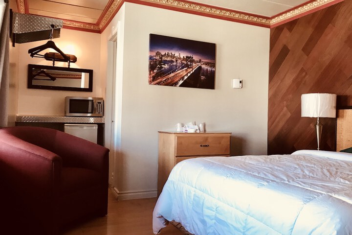 Room 43 of 60