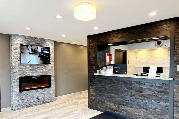 Super 8 by Wyndham Cedar Rapids