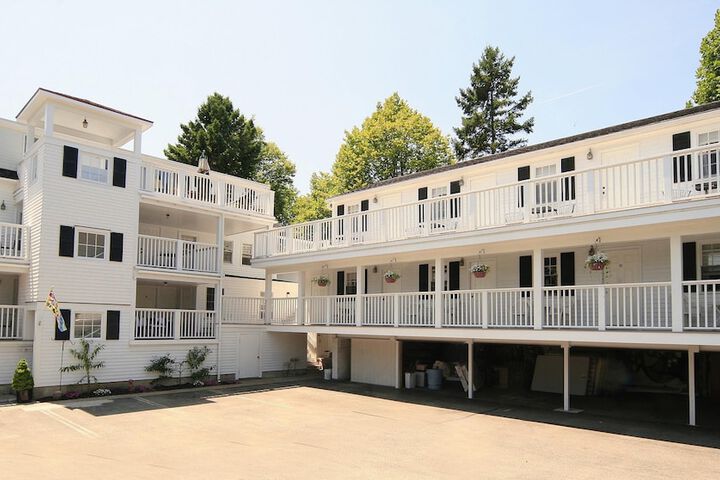 Eagle House Motel