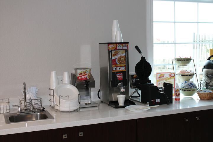 Breakfast/Coffee Service 111 of 120