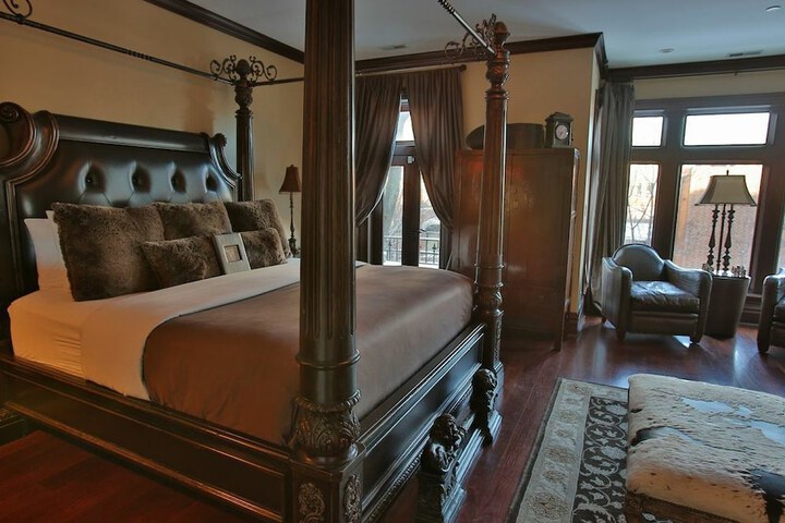 Room 35 of 119