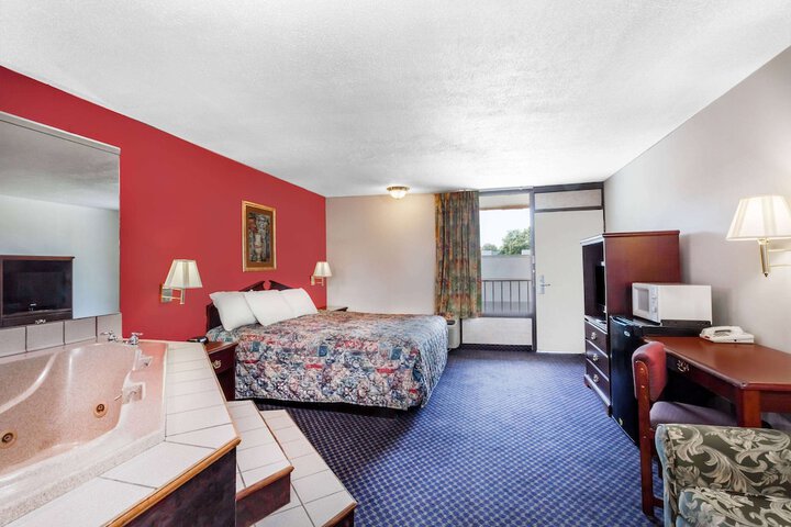 Room 8 of 15