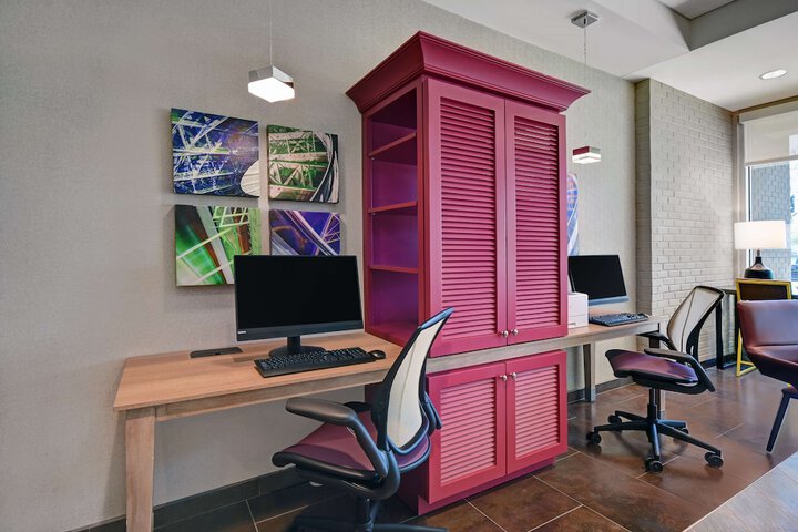 Business Center 44 of 45