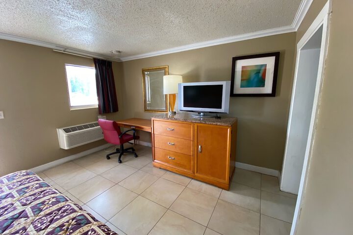 Room 18 of 21