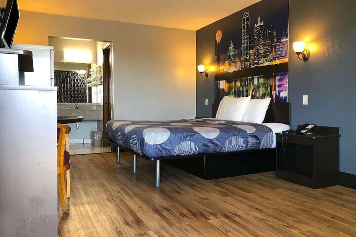 Room 9 of 14