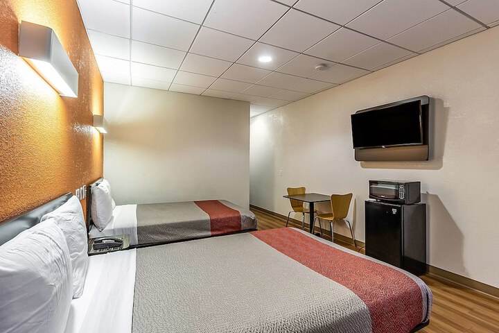 Room 27 of 32