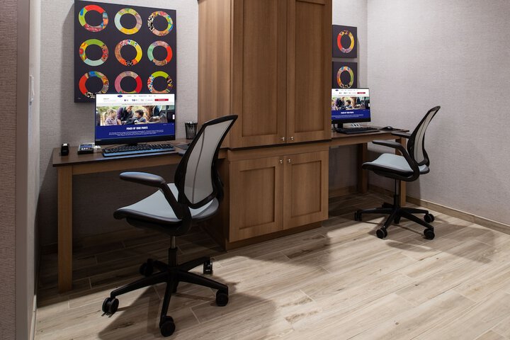 Business Center 83 of 89