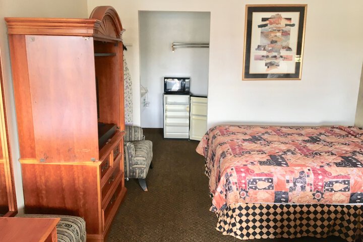 Room 32 of 48