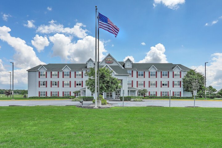 Lancaster Inn and Suites