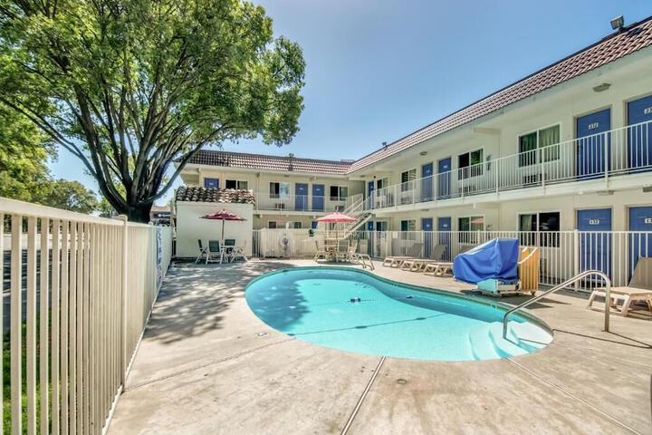 Pool 9 of 33