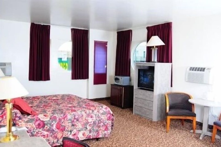 Room 5 of 19