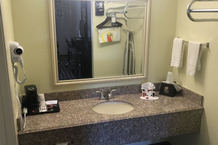 Room 21 of 28