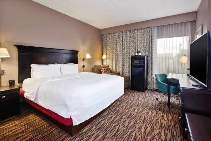 Hampton Inn & Suites Cleveland-Airport / Middleburg Heights