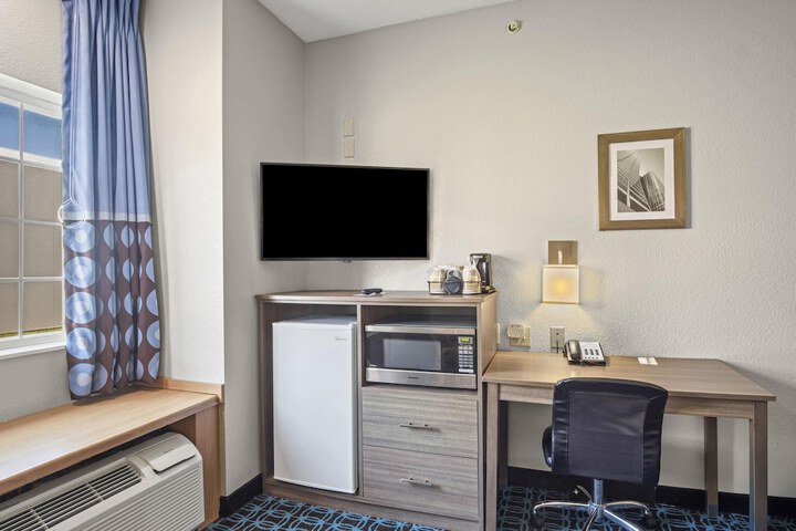 Sonesta Essential Hotels & Suites Kansas City / Blue Springs