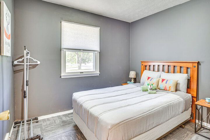 Peaceful Home Near Youngstown: Fenced Backyard!