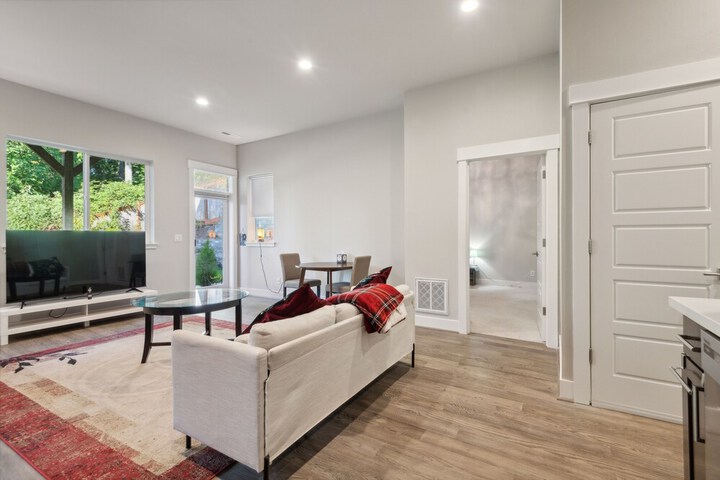 Cozy 1br Retreat in Sammamish 1 Bedroom Apts