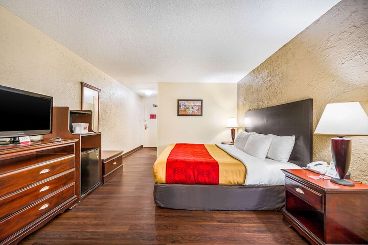 Room 12 of 19
