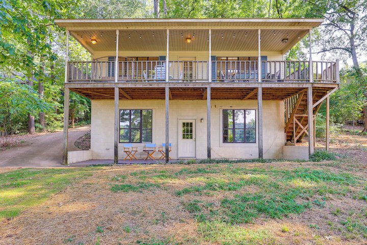 Waterfront Wheeler Lake Home w / Furnished Deck